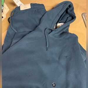 Brand new Hollister men’s sweatsuit size large